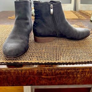 Women’s Short Gray Boots Size 6.5